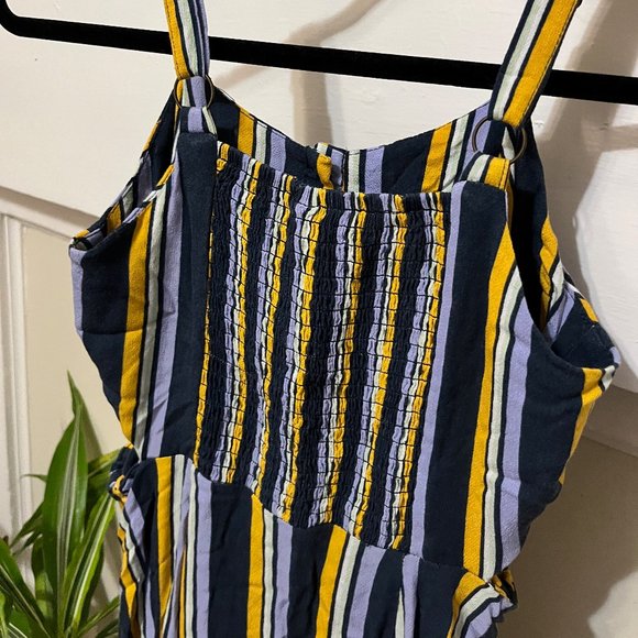 Side cutouts and front Pockets Sundress - Picture 6 of 6